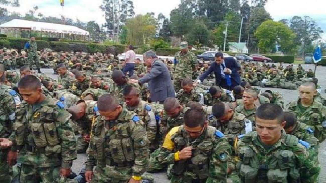 80 soldados de Colombia entregaron sus vidas a Cristo